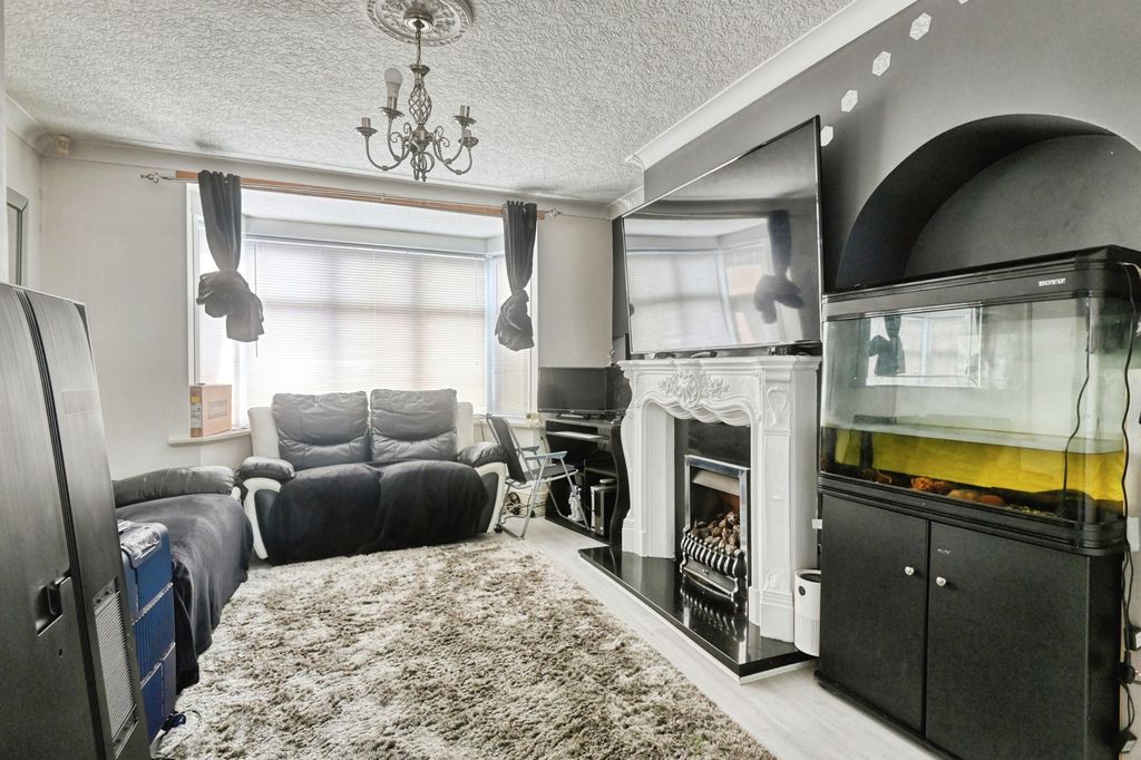 Property photo 3 of 17 Pbox-Img.Jpg