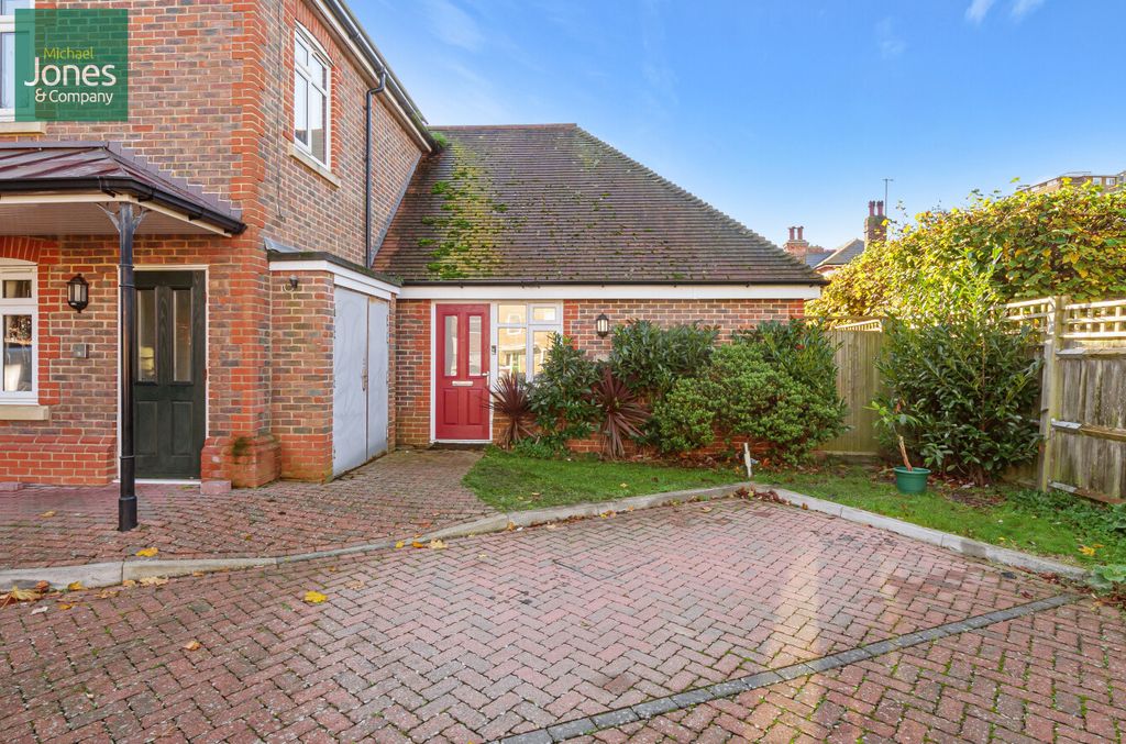 Property photo 1 of 10 External