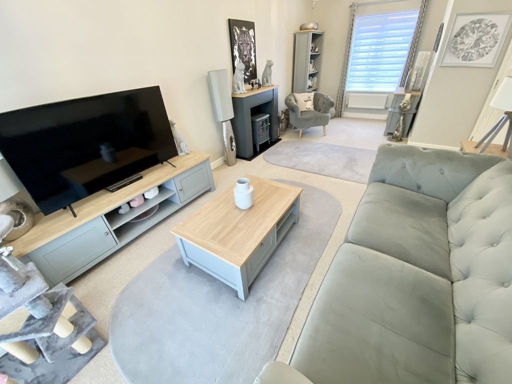 Property photo 3 of 21 Lounge