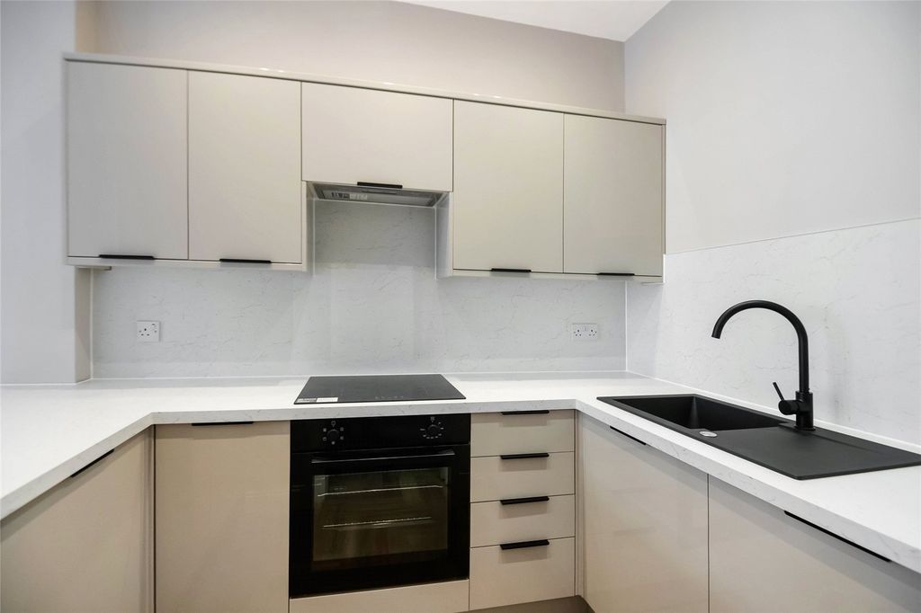 Property photo 3 of 17 Picture No. 10