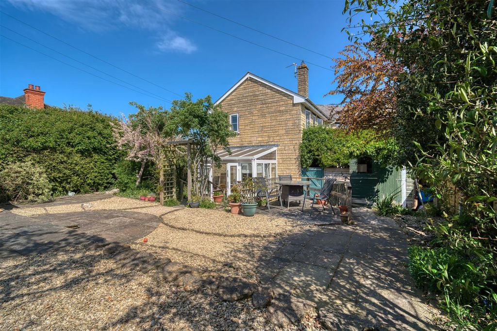 Property photo 3 of 9 Side/Garden