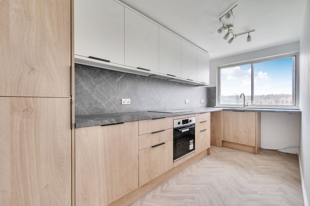 Property photo 3 of 12 Kitchen