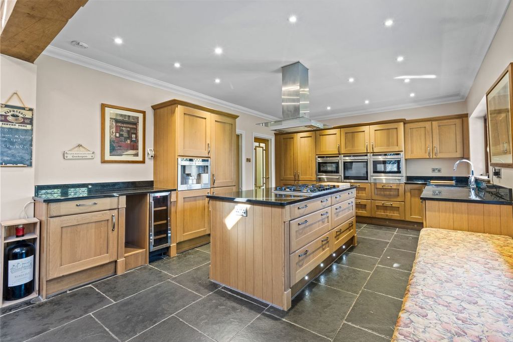 Property photo 3 of 41