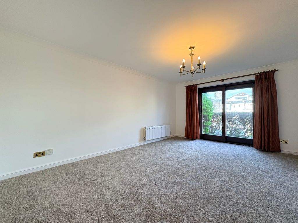 Property photo 3 of 9 Lounge