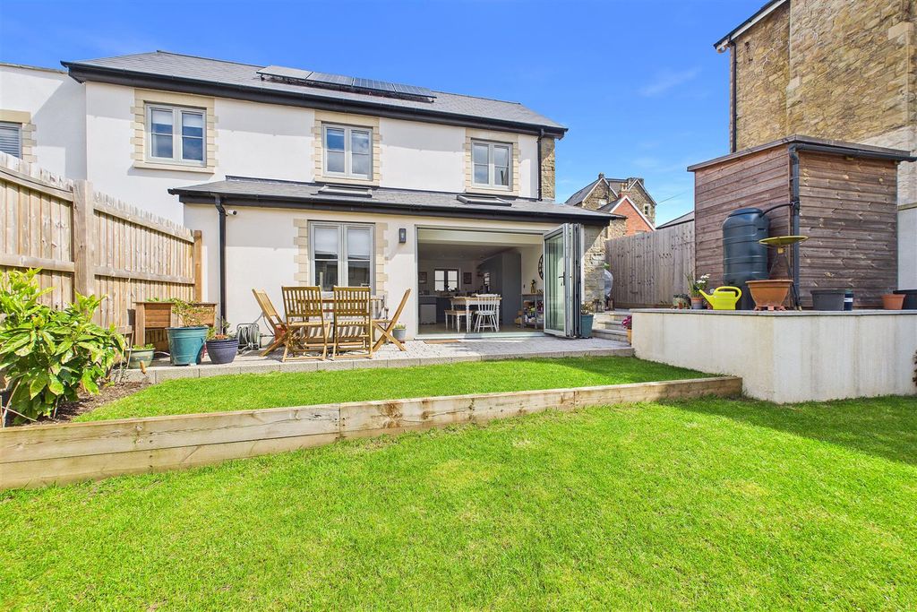Property photo 2 of 16