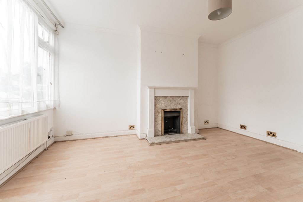 Property photo 2 of 11 5226982