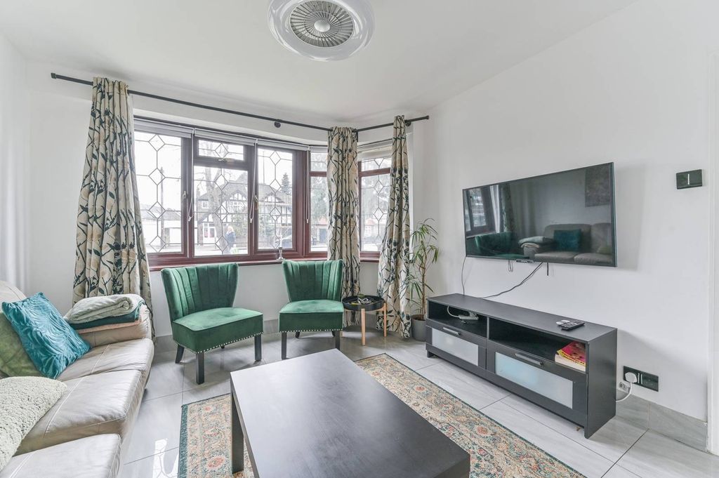 Property photo 3 of 15