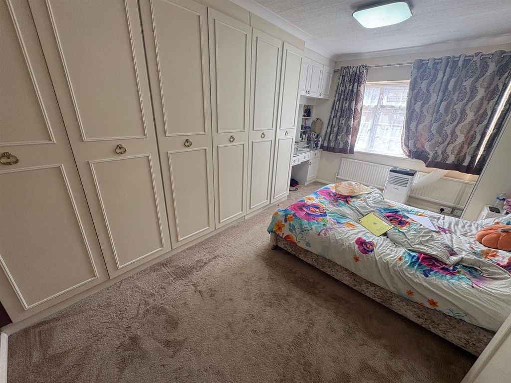 Property photo 1 of 15 38 St Marys Central