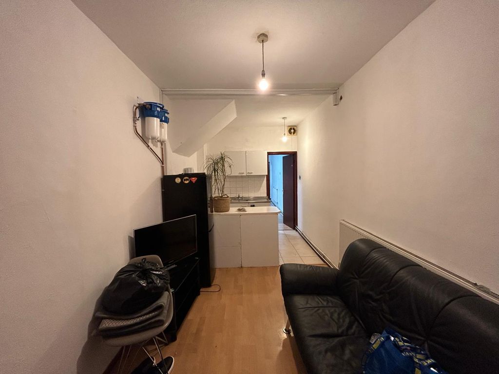 Property photo 3 of 6 Gallery