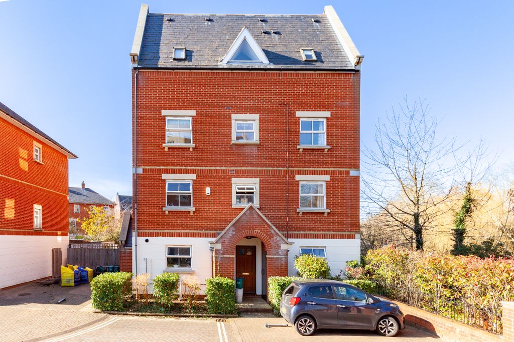 Property photo 1 of 16 Back