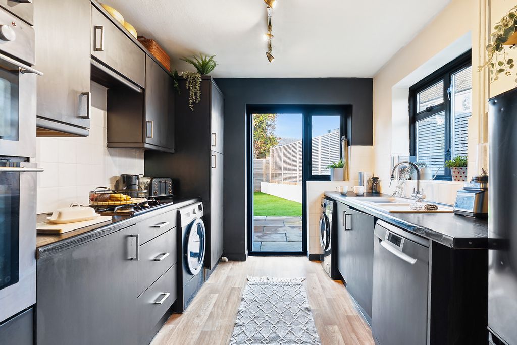 Property photo 3 of 23