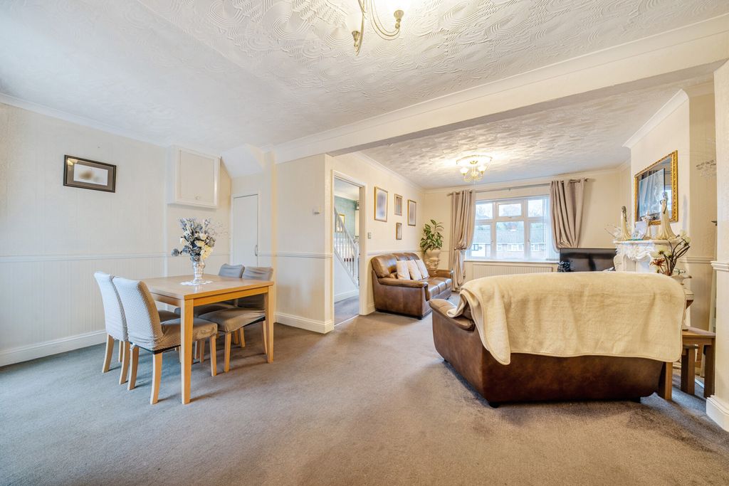 Property photo 3 of 17 Dining Area