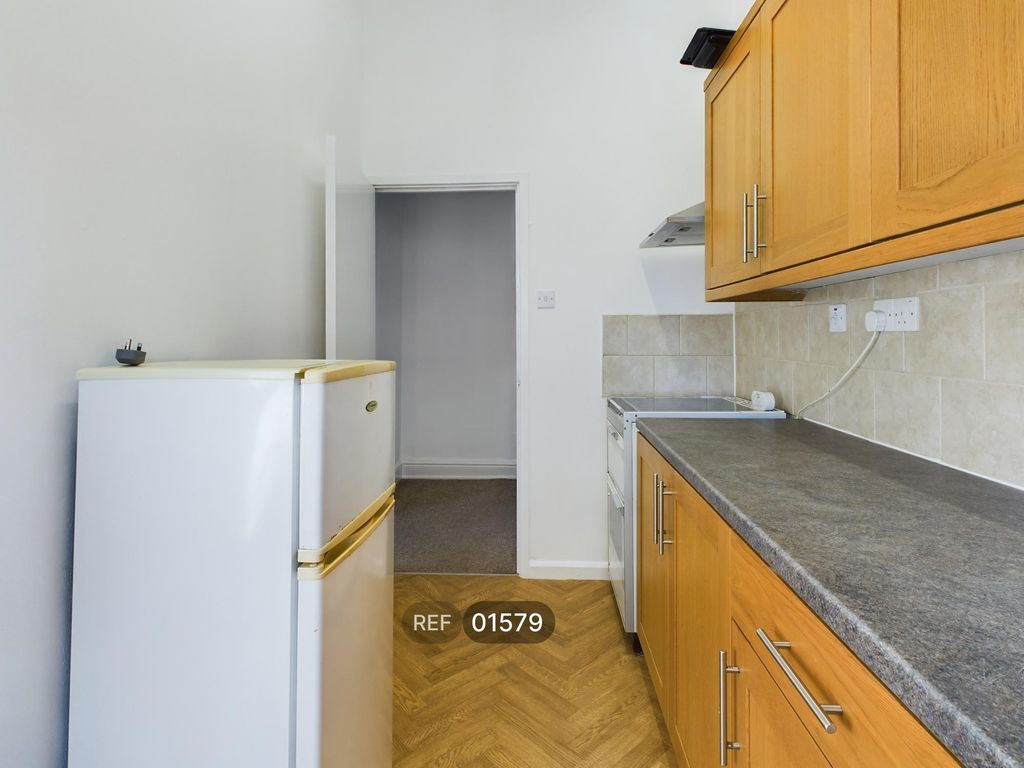 Property photo 3 of 18 Kitchen
