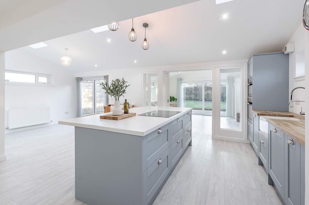 Property photo 3 of 25 Kitchen/Diner