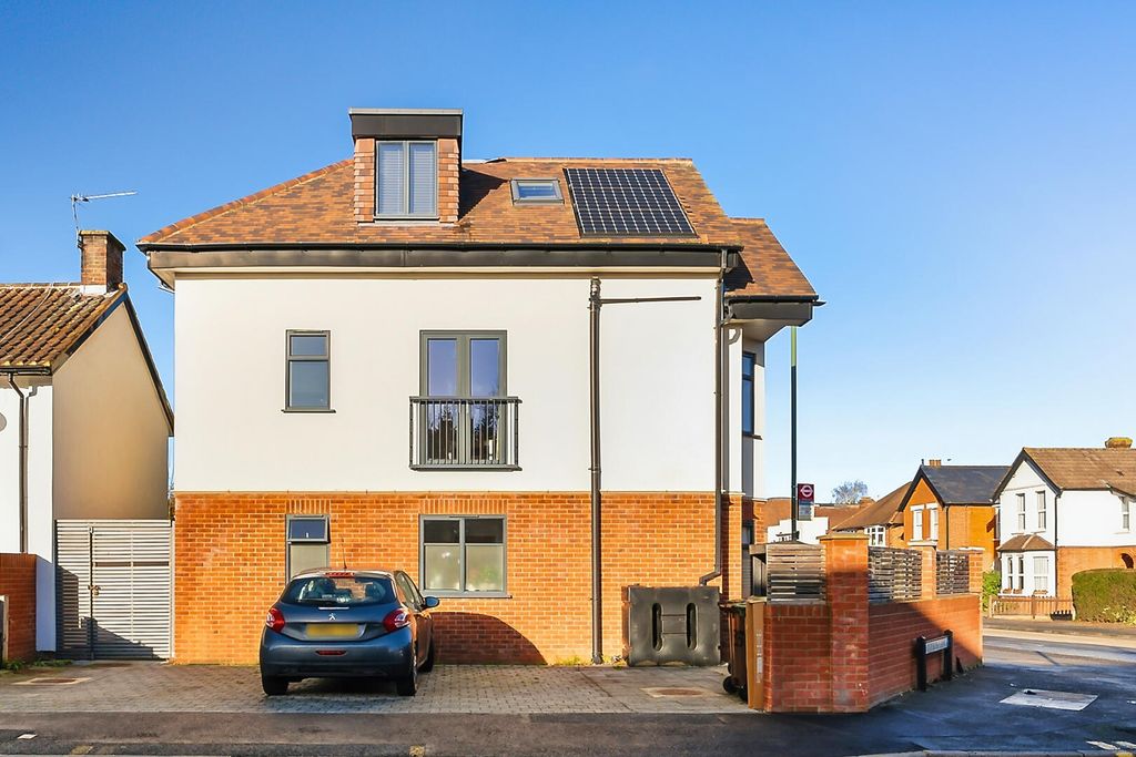 Property photo 2 of 19 Front (Exterior)