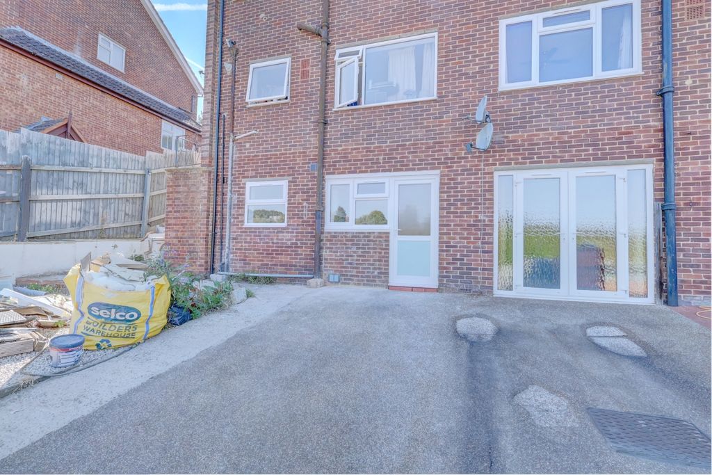 Property photo 1 of 9 Picture No. 10