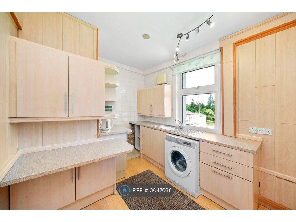 Property photo 3 of 9 Kitchen