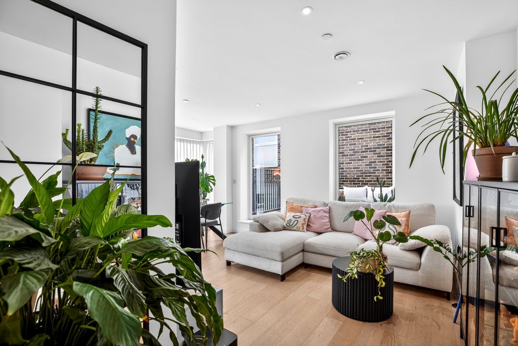 Property photo 3 of 20 Open Plan Living