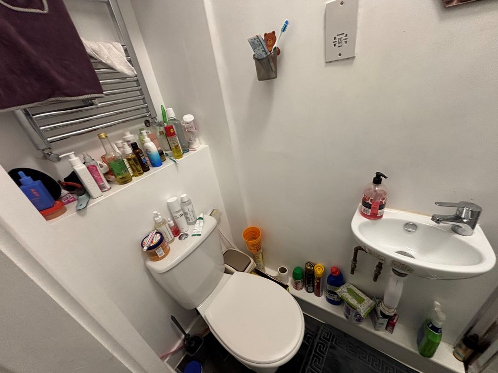Property photo 3 of 4 Bathroom