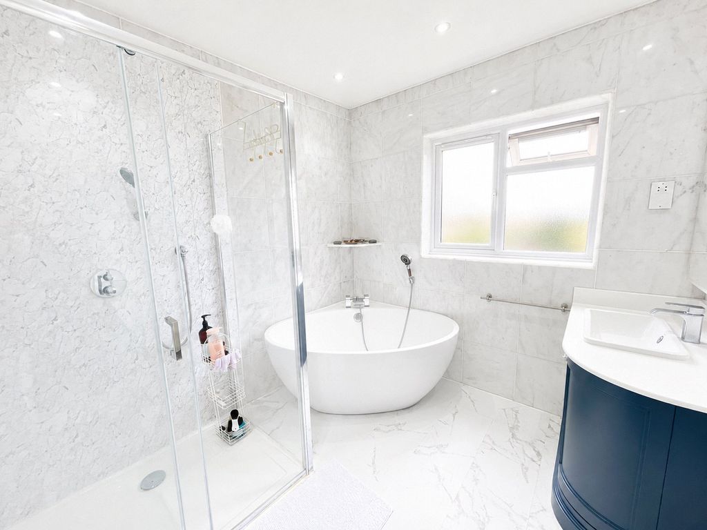 Property photo 2 of 45 Bathroom
