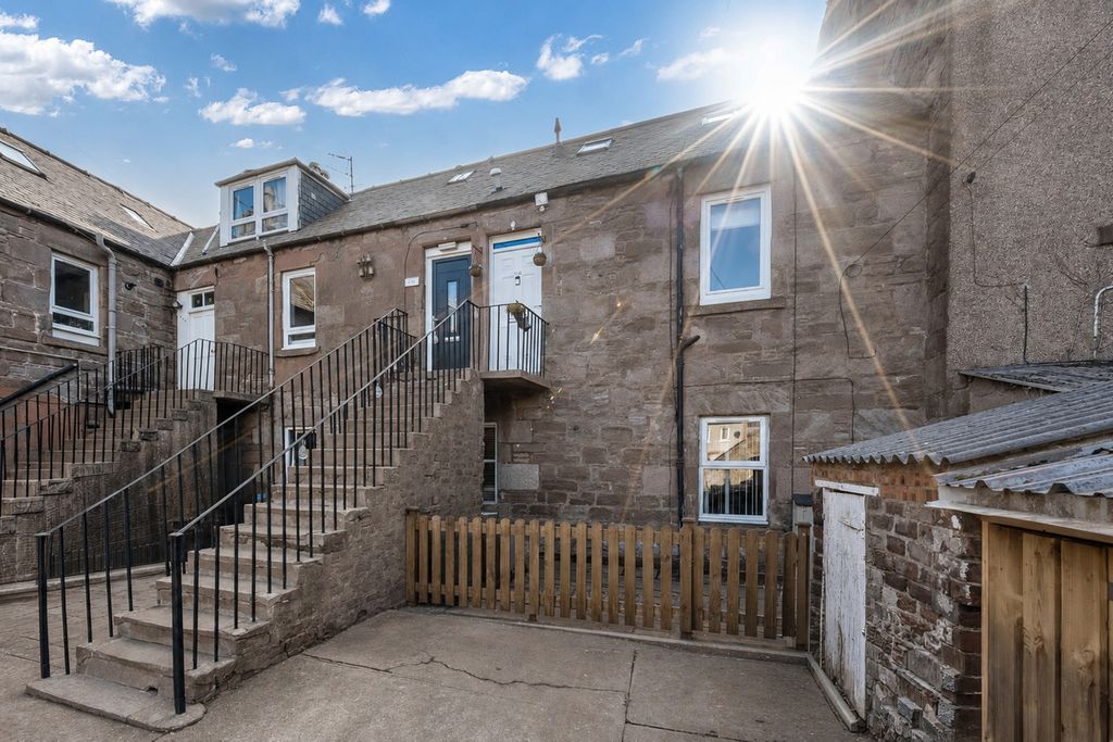 3 bed maisonette for saleCaledonia Street, Montrose, 8 DD10