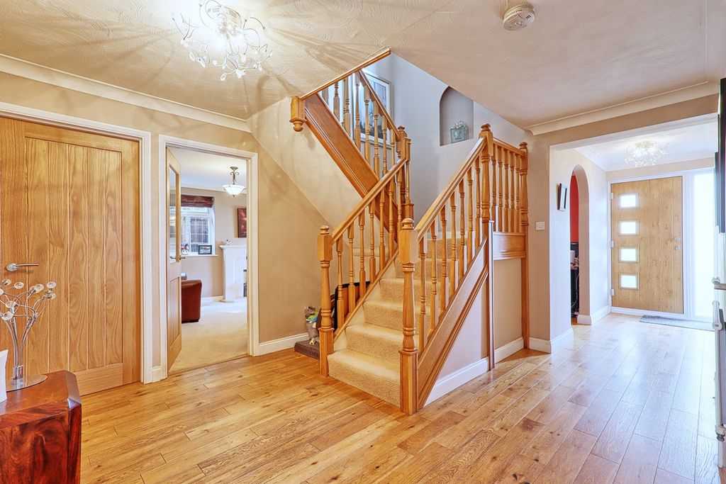 Property photo 3 of 37