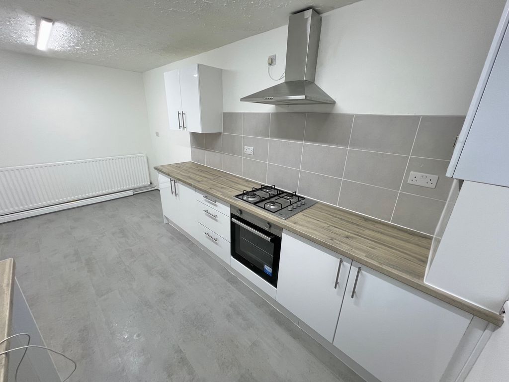 Property photo 1 of 11 Kitchen