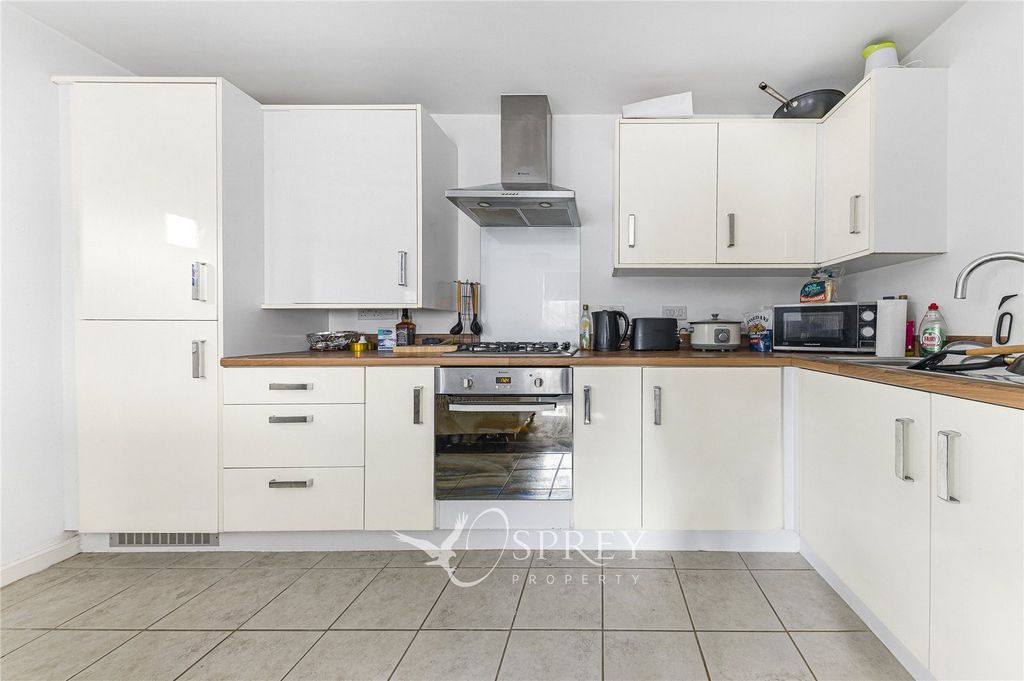 Property photo 2 of 8 Picture No. 12