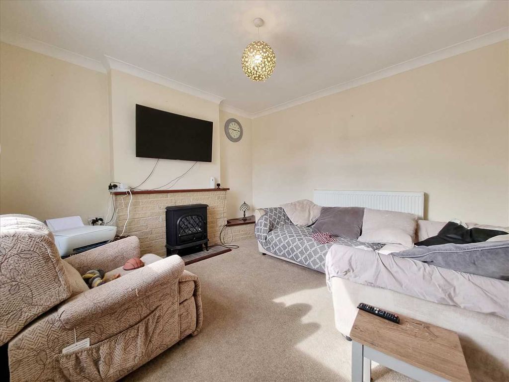 Property photo 2 of 9 Lounge: