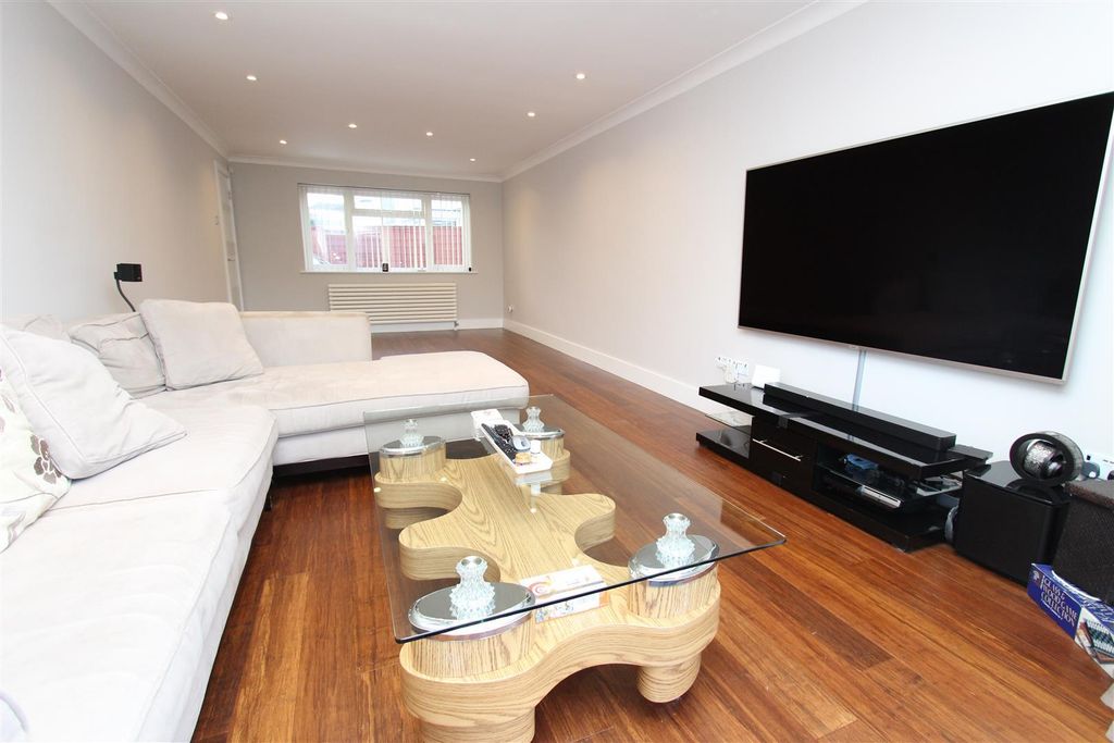 Property photo 3 of 22