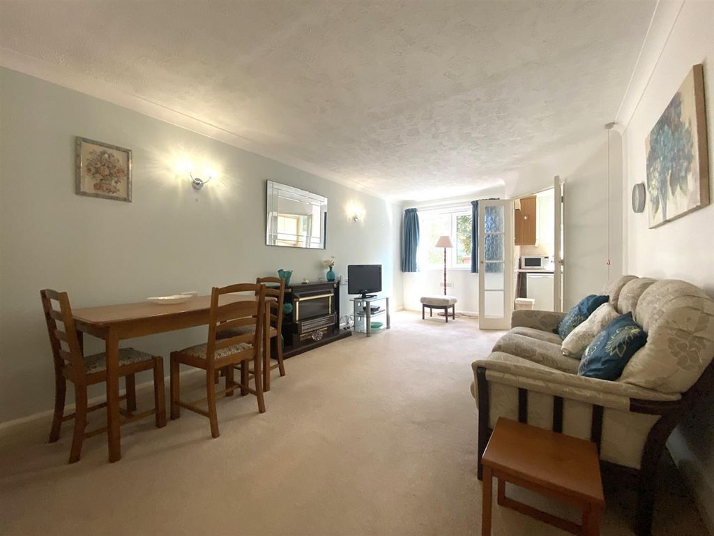 Property photo 2 of 14