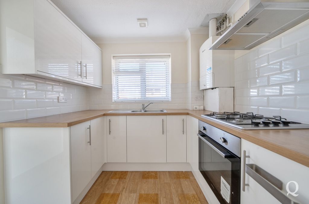 Property photo 2 of 21 Ae54c001-Fcff-422...