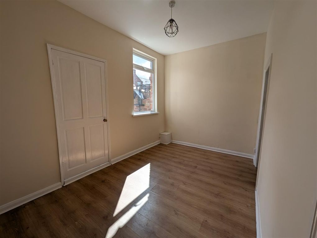 Property photo 3 of 9 Dining Room