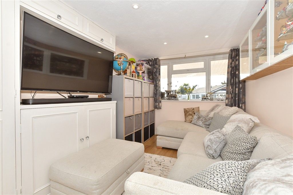 Property photo 1 of 11 Lounge