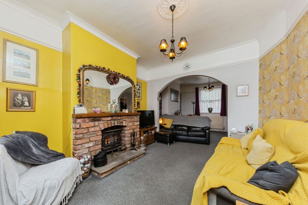 Property photo 2 of 16 Photo