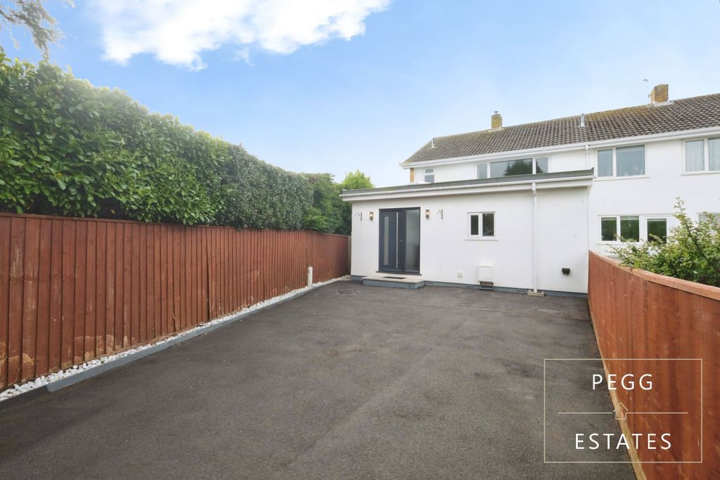 Property photo 2 of 32