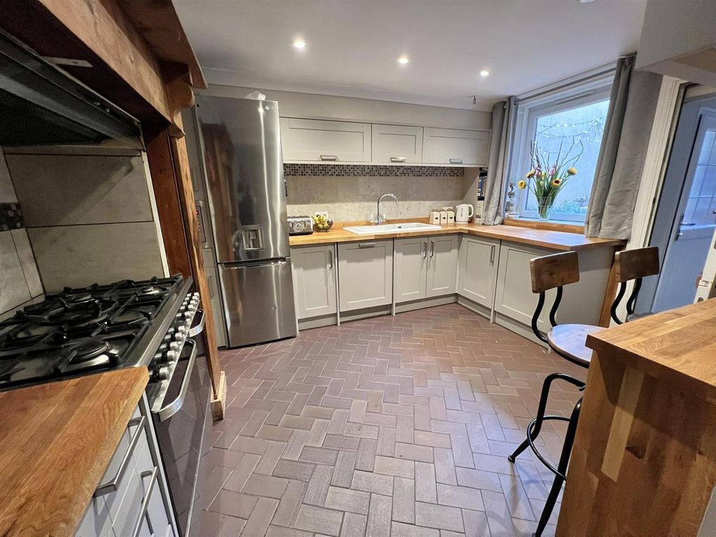 Property photo 3 of 24