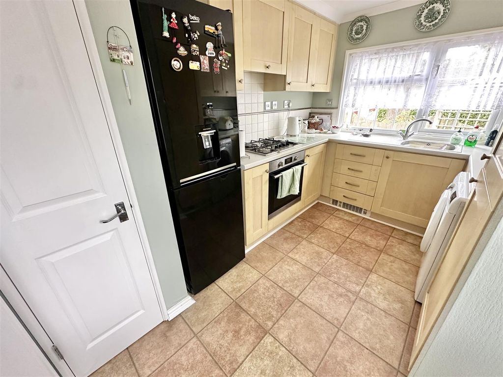 Property photo 3 of 17 Kitchen