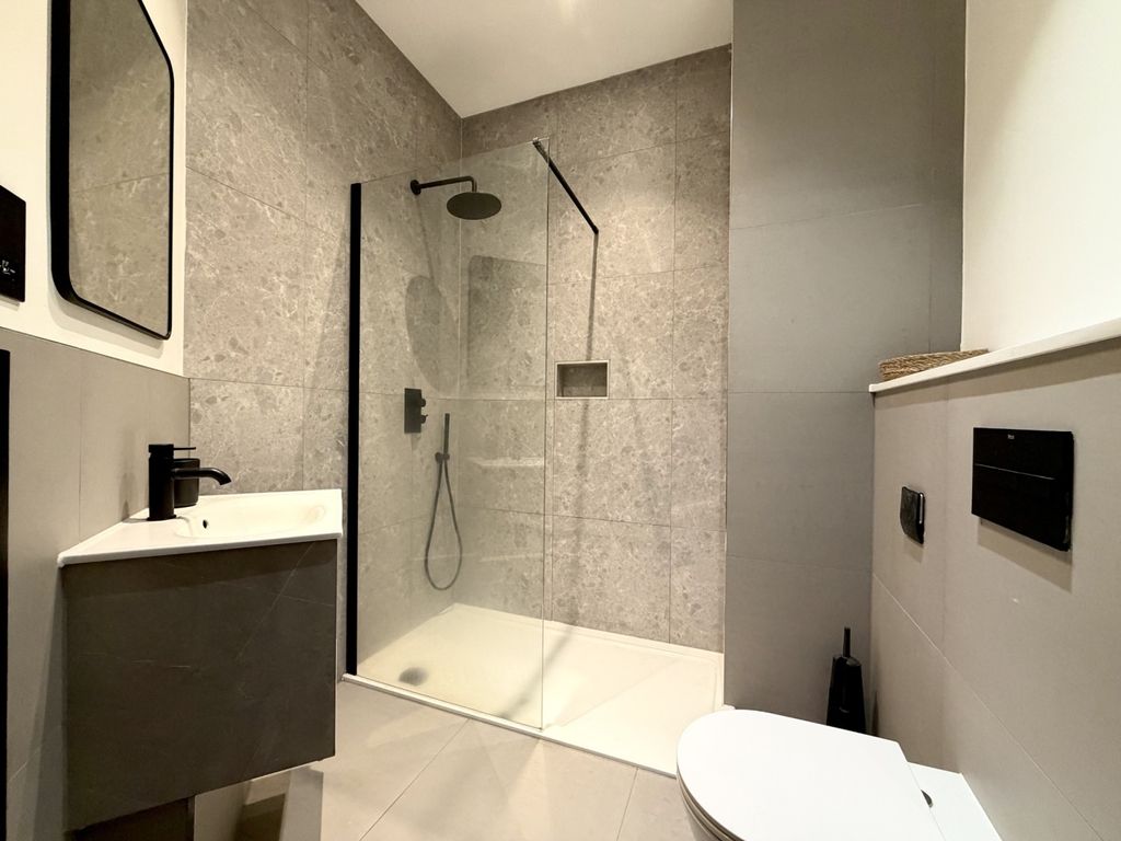 Property photo 2 of 10 3A644F6E-E3E0-4121-87A2-A10333ce4A6c