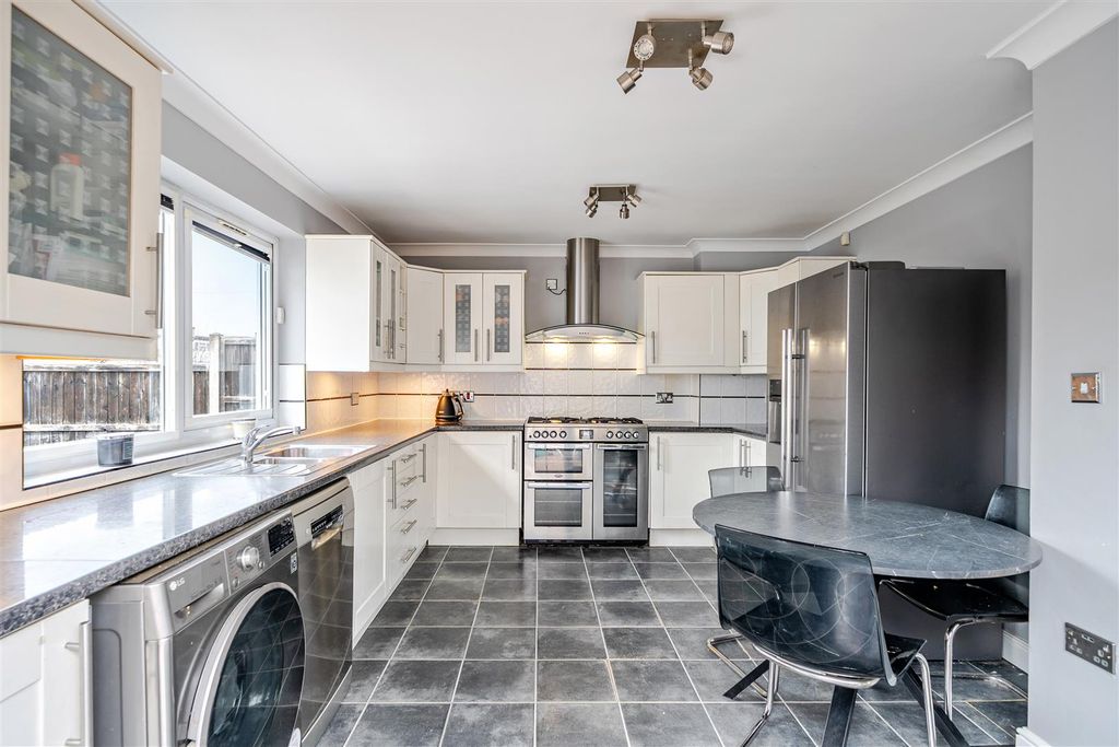 Property photo 2 of 17 Kitchen/Diner