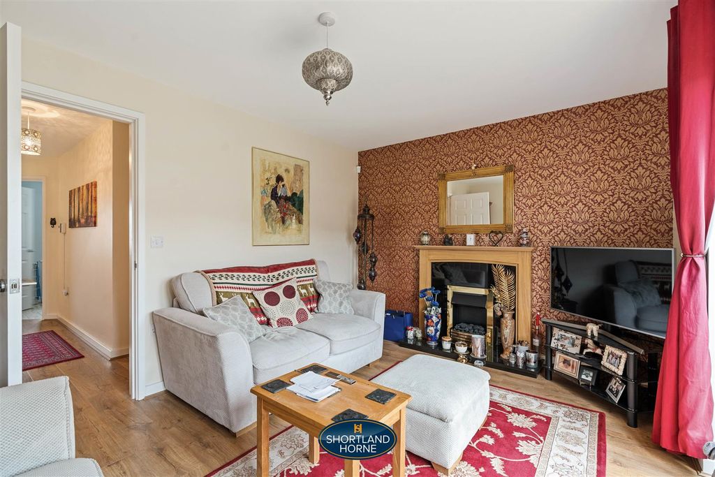 Property photo 3 of 23 17 Newhaven Sh Wm (19 Of 25).Jpg