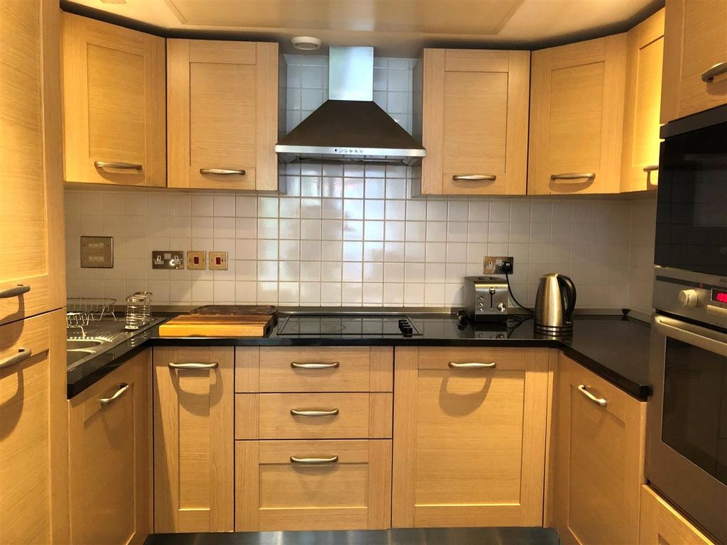 Property photo 3 of 11 Kitchen