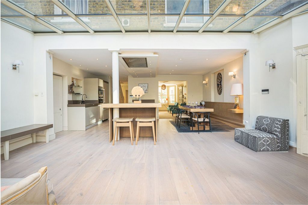 Property photo 2 of 22 Kitchen