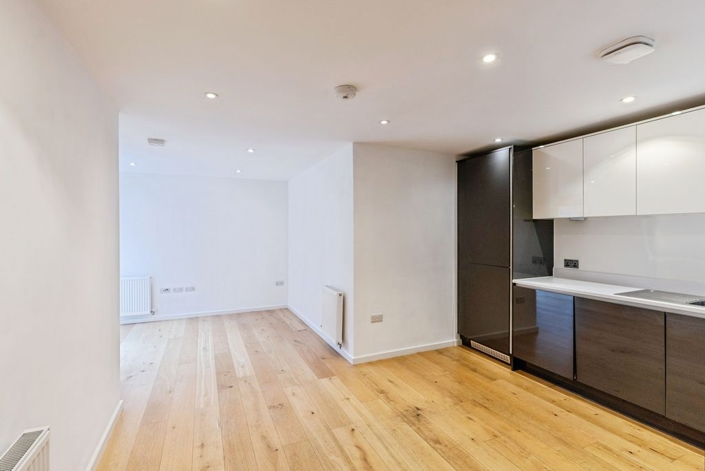 Property photo 3 of 13 Pbox-Img.Jpg
