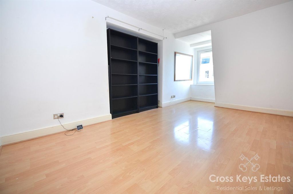 Property photo 2 of 15 Sitting/Dining Room