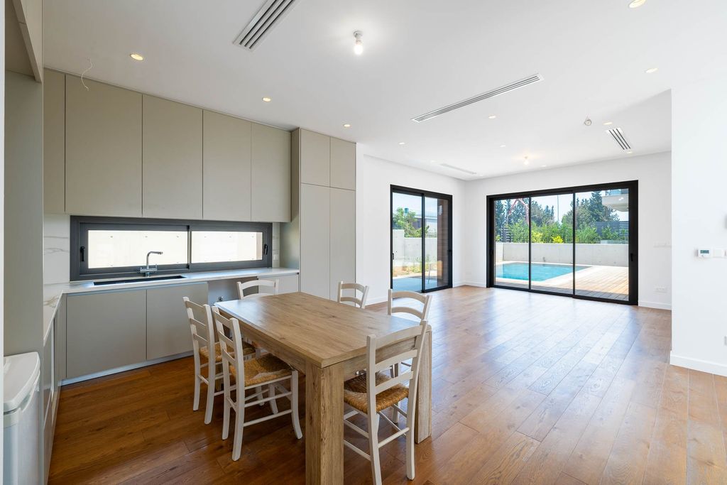 Property photo 3 of 30