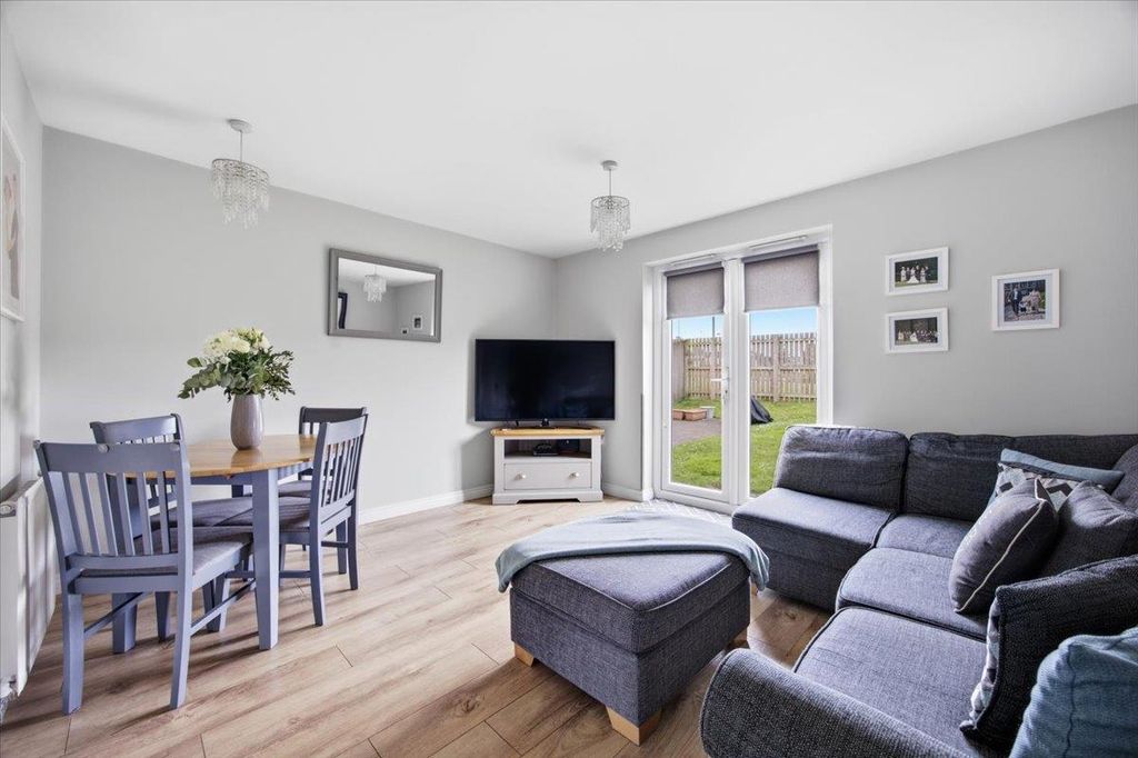 Property photo 2 of 22 11-50_Loch_Rd_Stepps_011.Jpg