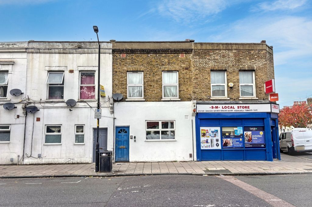 Property photo 1 of 17 76A Meeting House Lane, Peckham, London Se15 2Tx