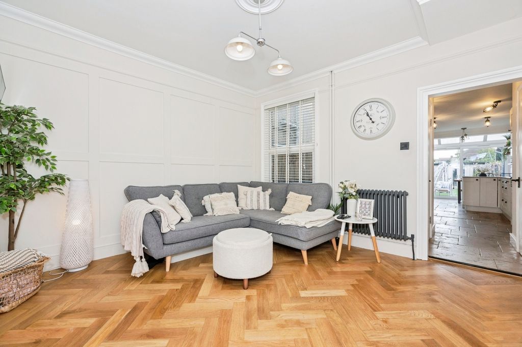 Property photo 3 of 17 Living Room