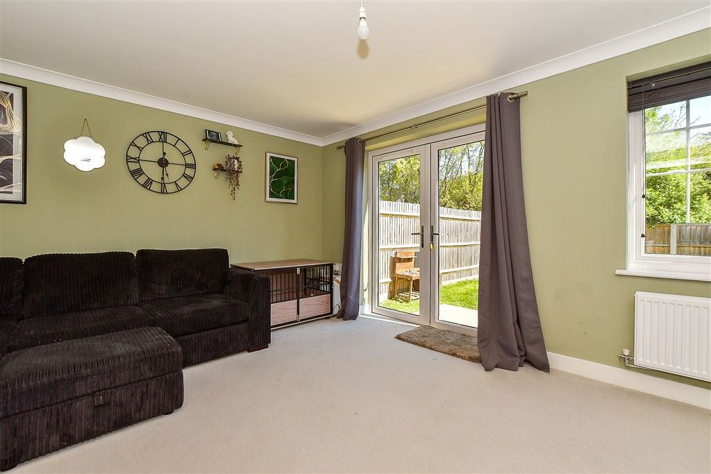 Property photo 2 of 11 Lounge